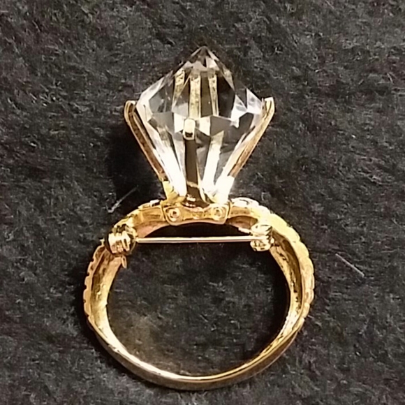 Ring shaped pin - Picture 2 of 4